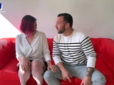 Cette jeune maman aime le sperme et en laisse pas une seule goutte !